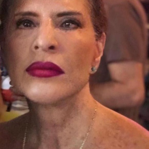 Meet your Posher, Deborah - Picture 1 of 2